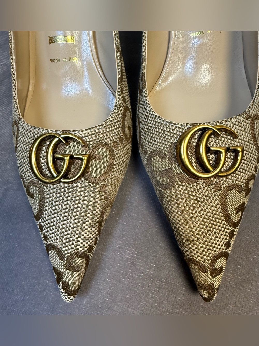 Gucci Beige GG Canvas Mid Heel Pumps Gold-Tone Logo womens size 42/ 9.5 New - Picture 12 of 13